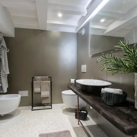 Italiahaus - Ca' Olivo Loft With Canal View In Rialto *