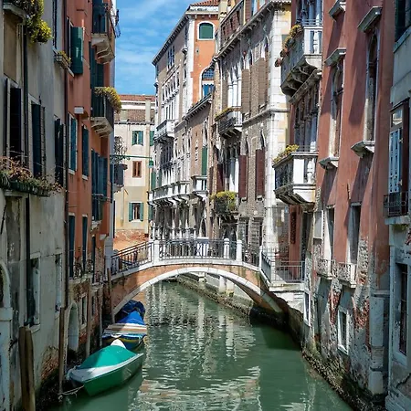 Italiahaus - Ca' Olivo Loft With Canal View In Rialto Venedig