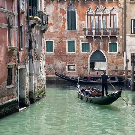 Apartment Italiahaus - Ca' Olivo Loft With Canal View In Rialto Venice